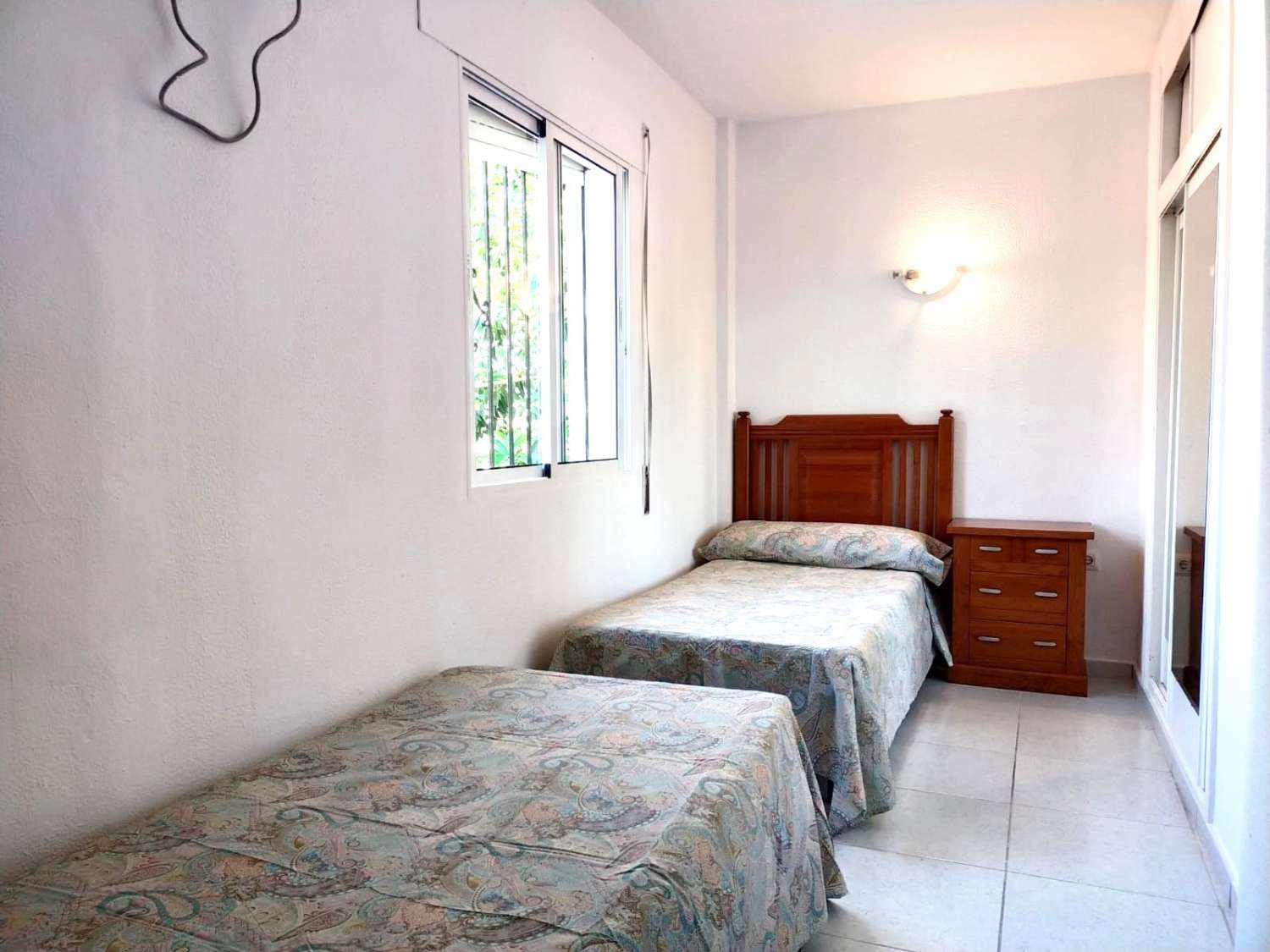 VILLA INDIPENDENTE CON 4 CAMERE DA LETTO + MONOLOCALE IN AFFITTO A LUNGO TERMINE